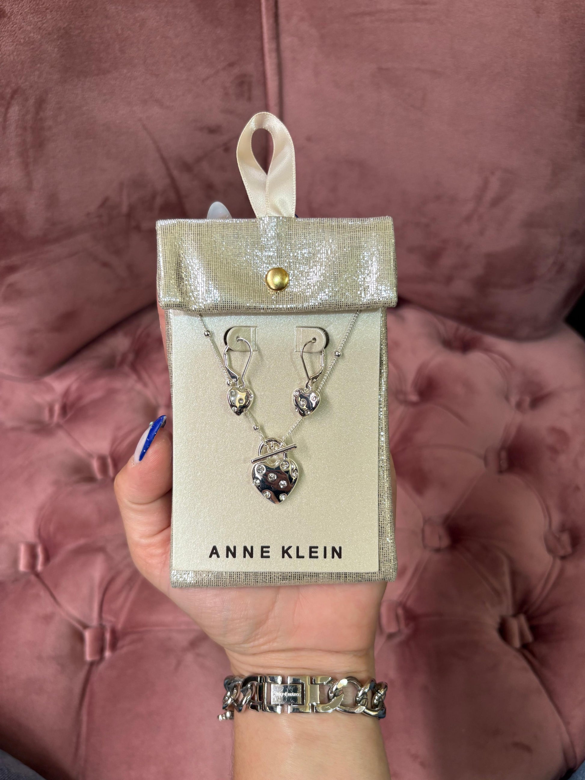 Juego collar y aretes Anne Klein