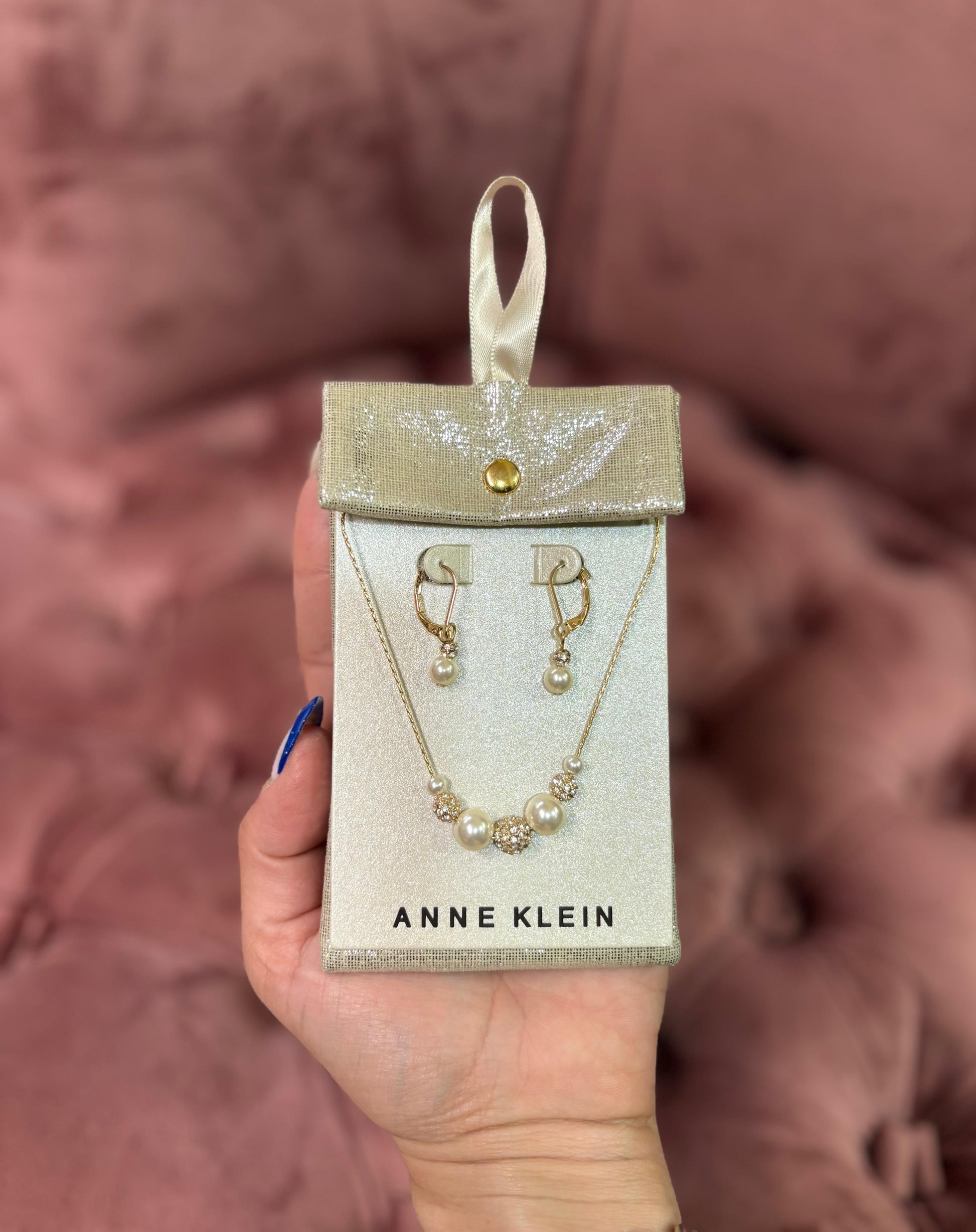 Juego collar y aretes Anne Klein