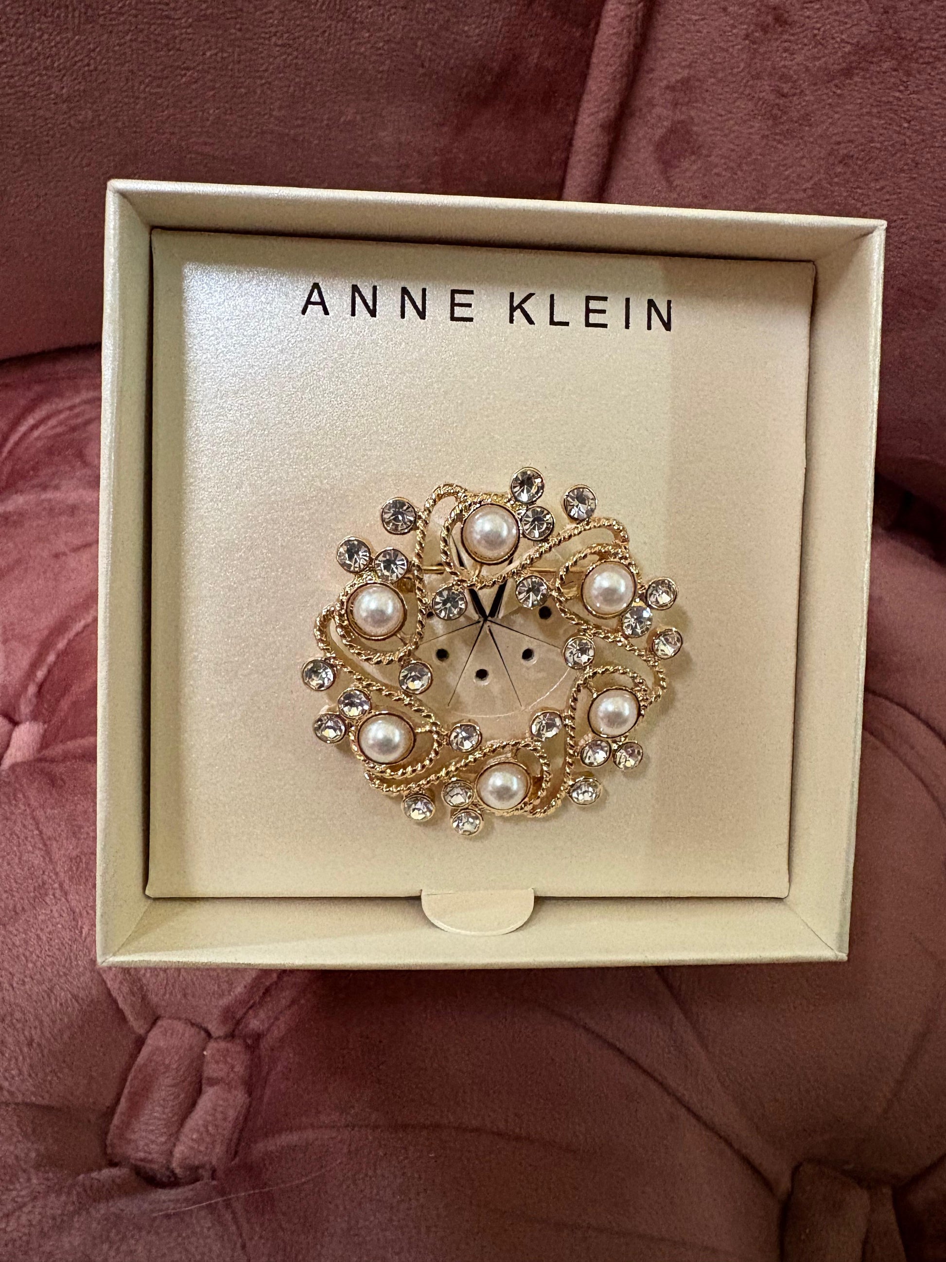 Broche corazón Anne Klein