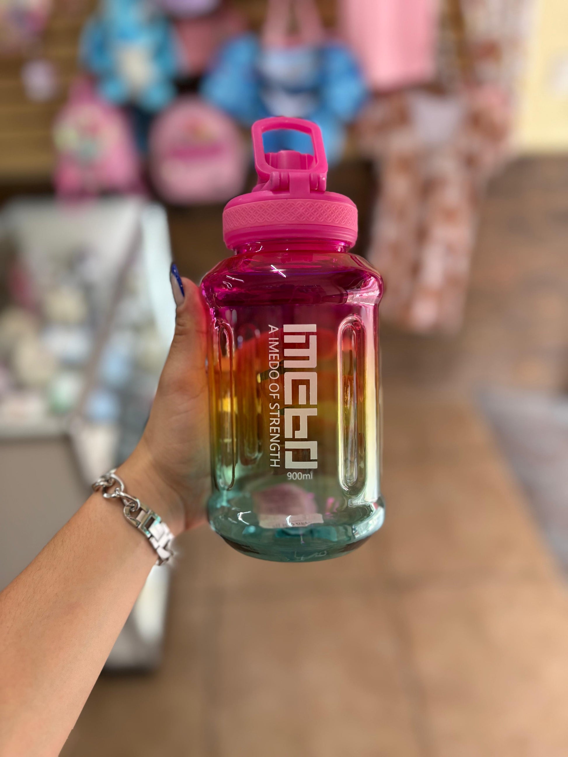 Botella agua mediana