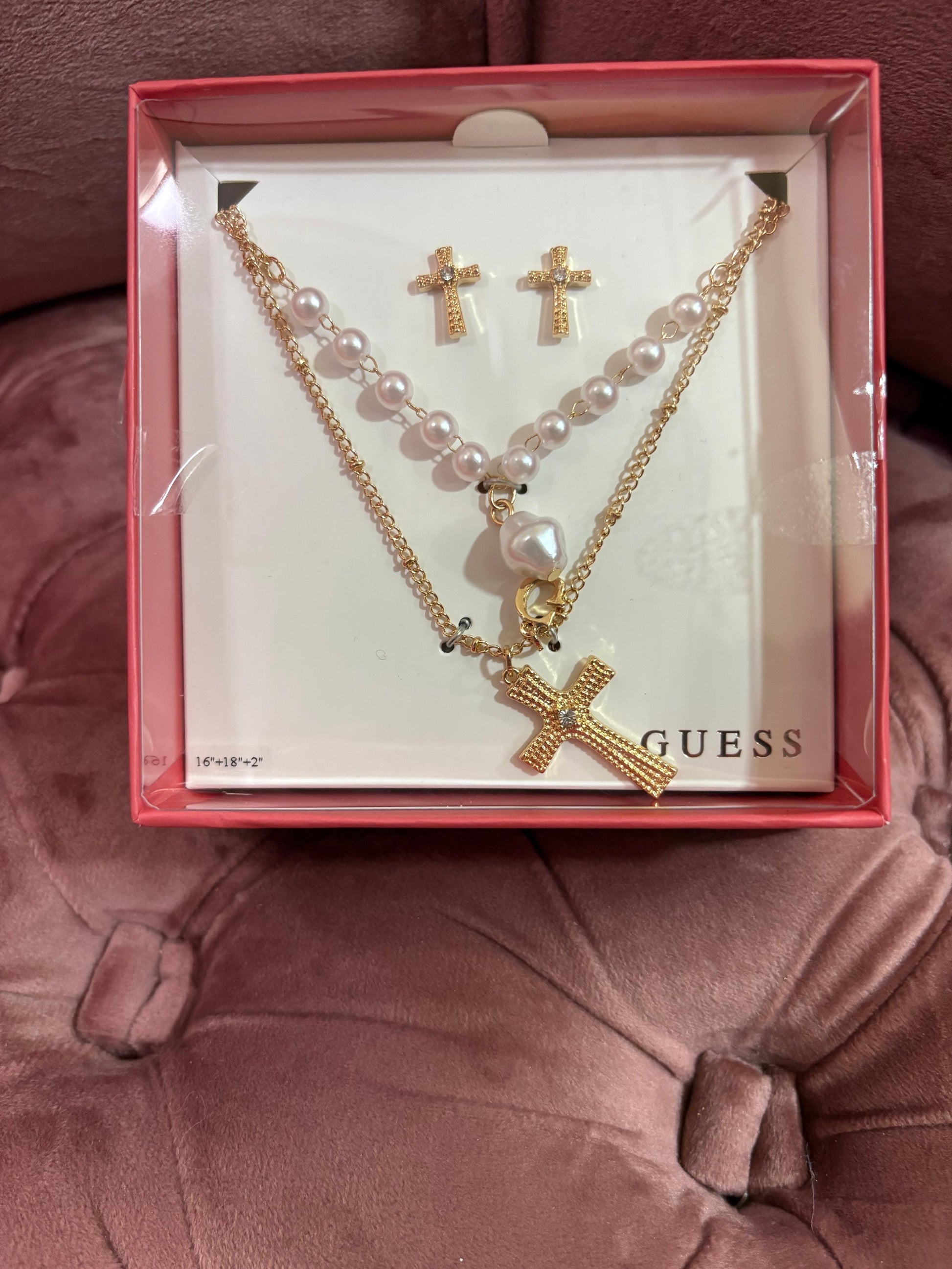 Cadena y Aretes Guess