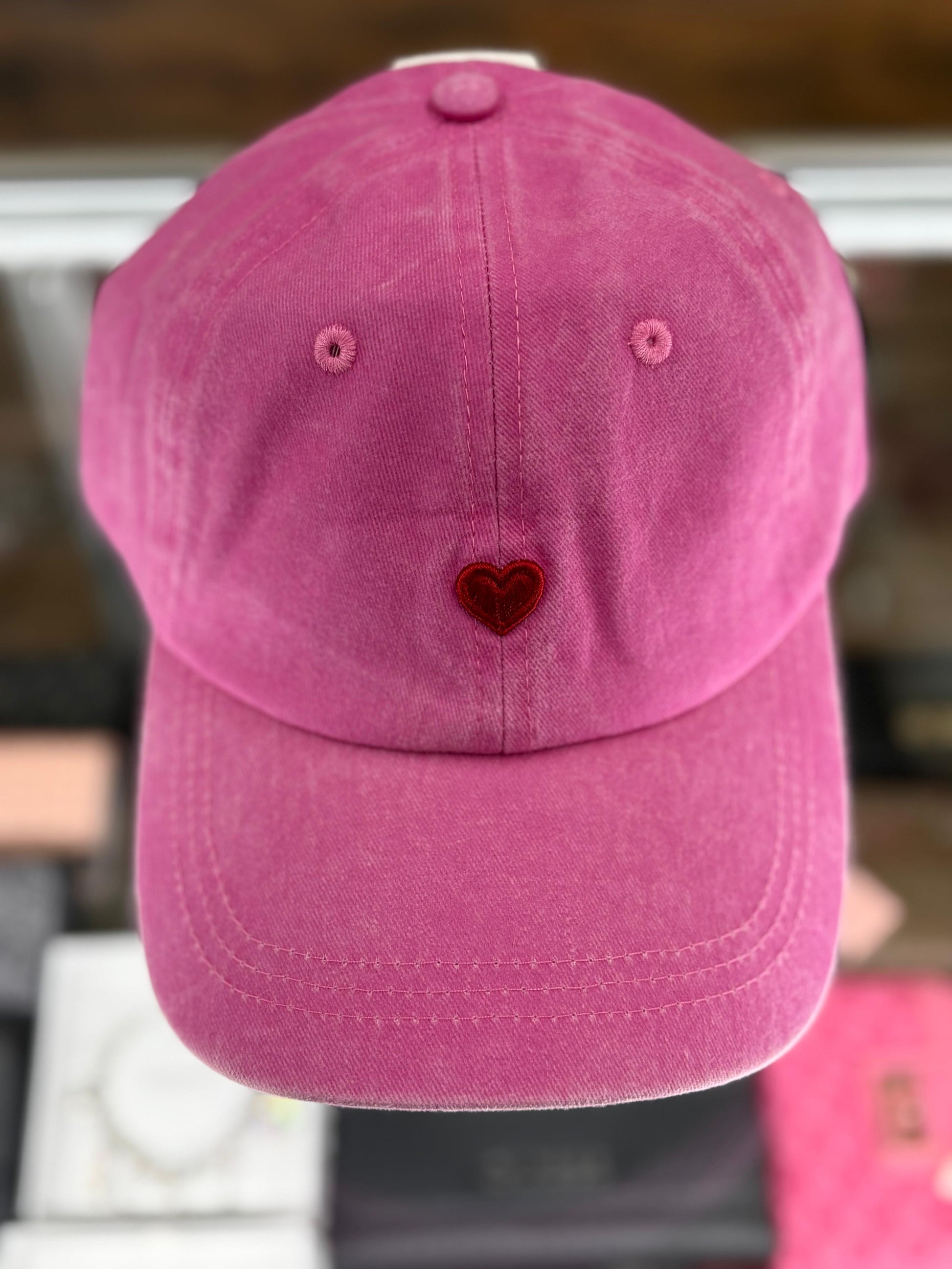 Gorra rosada con corazón